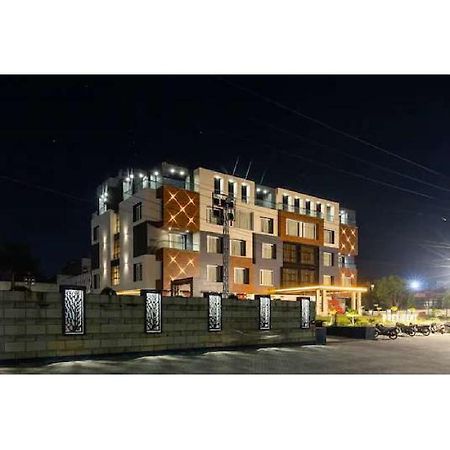 Hotel Shivay President 乌贾因 外观 照片