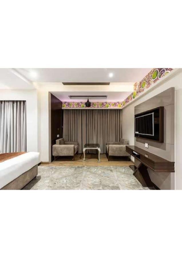 Hotel Shivay President 乌贾因 外观 照片