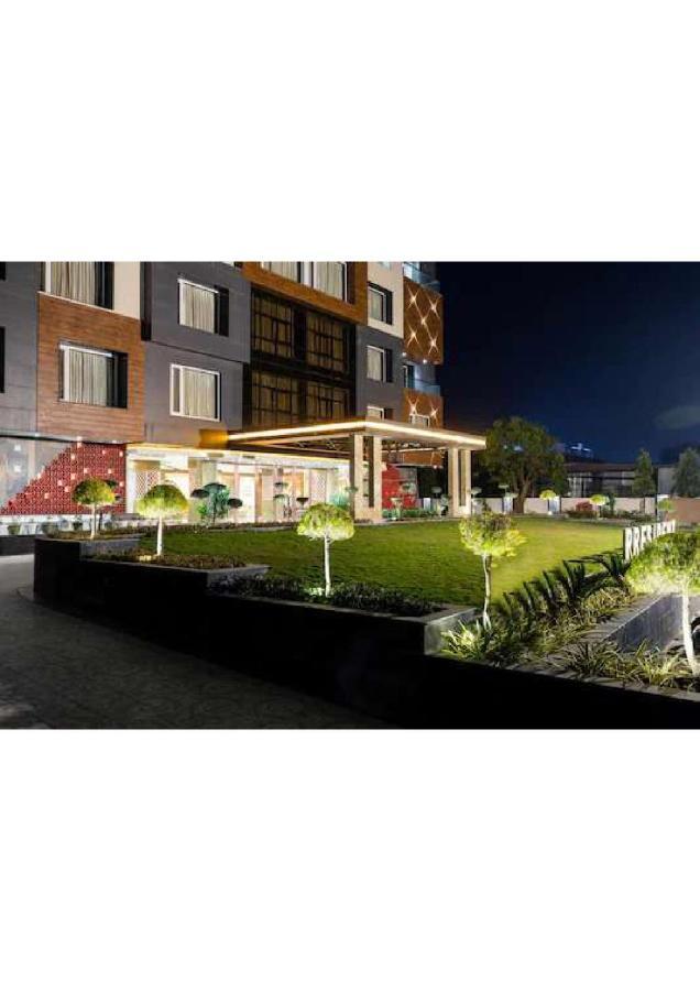 Hotel Shivay President 乌贾因 外观 照片